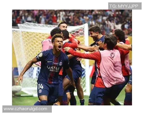 足总杯激战:巴黎圣日耳曼与马竞鏖战至平局补时进球引发全场狂欢