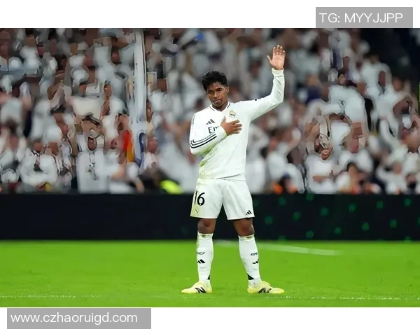 里昂大胜皇马3-0震撼全场精彩集锦回顾